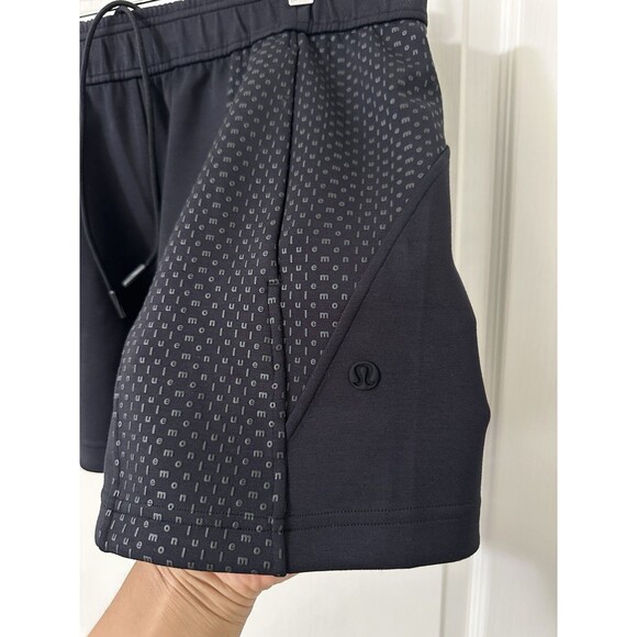 Lululemon Embossed Panel HR Short 4” Textured Logo Size M Black BLK 56761. - Picture 2 of 9